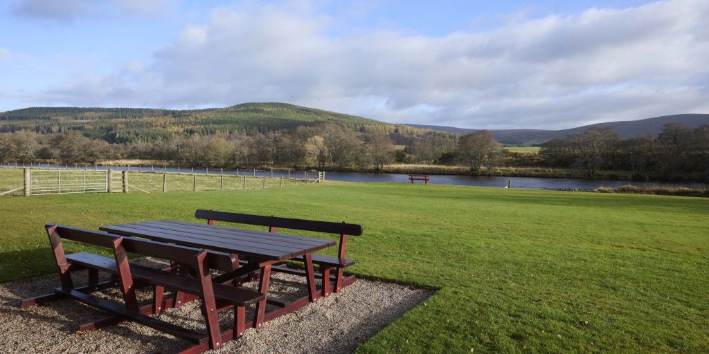 Picnic table